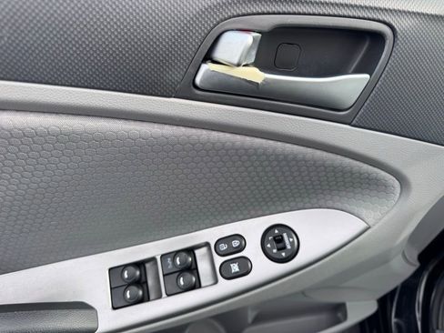 Used 2015 Hyundai Accent Sport image 17