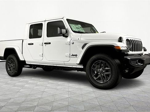 New 2025 Jeep Gladiator Sport image 3