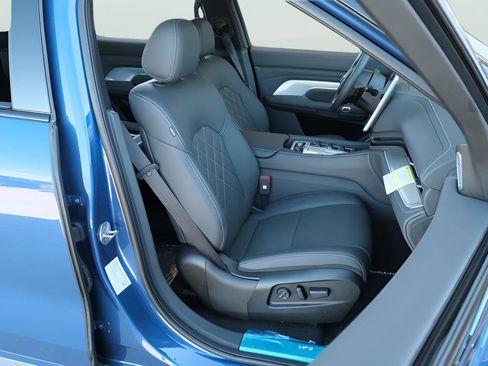 New 2024 VinFast VF 9 Plus AWD/4WD image 11