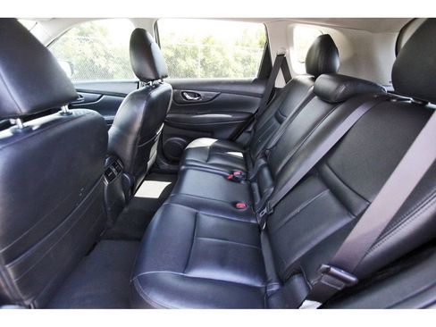 Used 2017 Nissan Rogue SV w/ SV Premium Package image 14