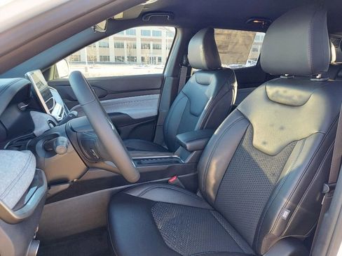 New 2023 Jeep Compass Latitude w/ Mopar Graphics Package image 14