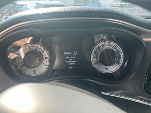 Used 2019 Dodge Challenger R/T w/ Driver Convenience Group RWD image 11