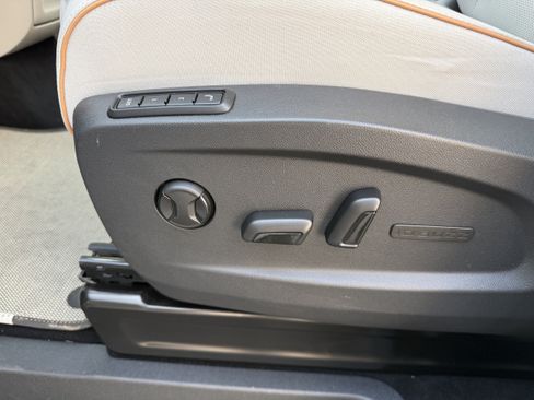 Used 2025 Volkswagen ID. Buzz 1st Edition AWD/4WD image 15