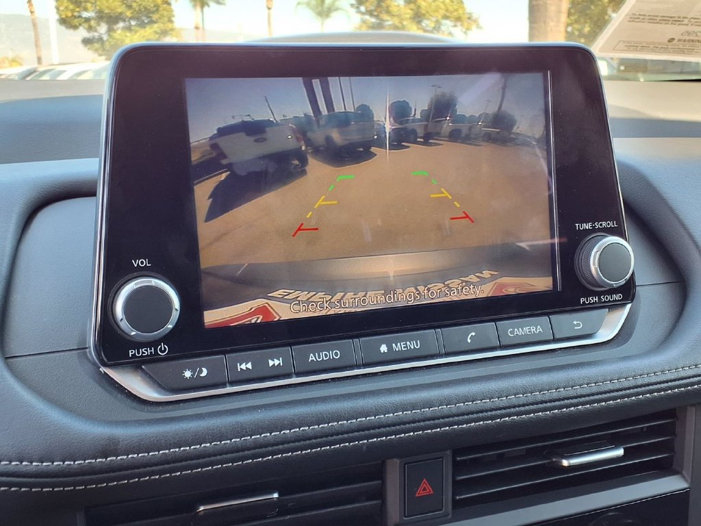 Certified 2025 Nissan Rogue SV FWD image 18