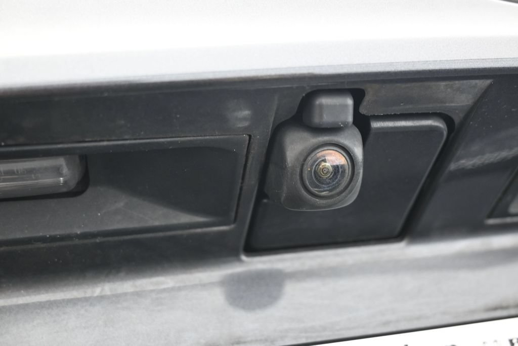 Used 2022 Toyota Highlander XLE AWD/4WD image 35