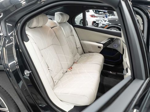 Used 2023 BMW 760i xDrive w/ Executive Package AWD/4WD image 11