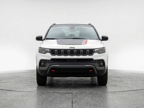 Used 2025 Jeep Compass Trailhawk AWD/4WD image 2