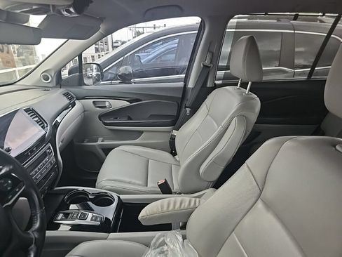 Used 2019 Honda Pilot Touring image 9