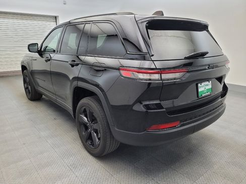 Used 2023 Jeep Grand Cherokee Altitude RWD image 5