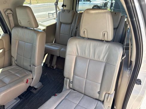Used 2012 Lincoln Navigator L 4WD image 10