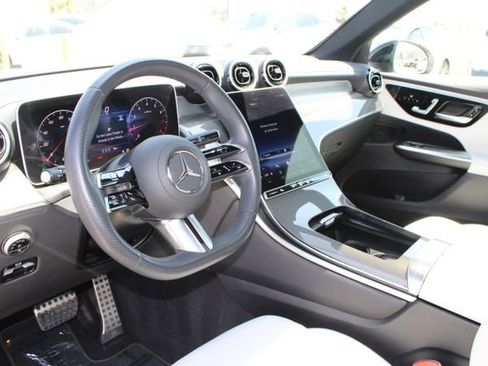 Used 2025 Mercedes-Benz GLC 300 image 12