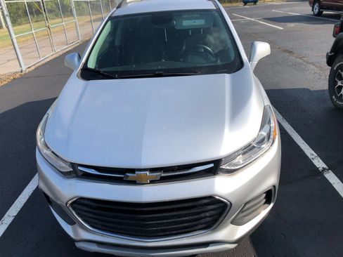 Used 2018 Chevrolet Trax LT w/ LT Convenience Package AWD/4WD image 2