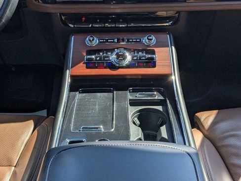 Used 2023 Lincoln Aviator Reserve w/ Equipment Group 201A image 20