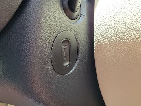 Used 2017 Volkswagen Tiguan S FWD image 22