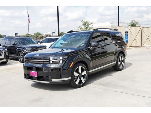 Used 2025 Hyundai Santa Fe Limited image 3