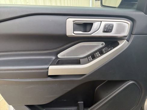 Used 2023 Ford Explorer Limited w/ Limited Technology Package image 14