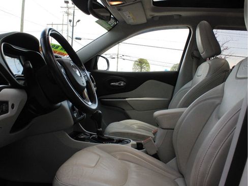Used 2019 Jeep Cherokee Limited AWD/4WD image 11