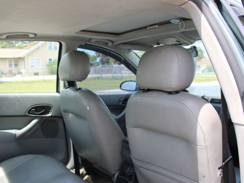 Used 2005 Ford Focus S FWD image 26