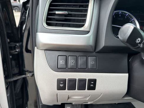 Used 2018 Toyota Highlander XLE image 11