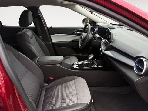 Used 2025 Chevrolet Trax LT FWD image 14