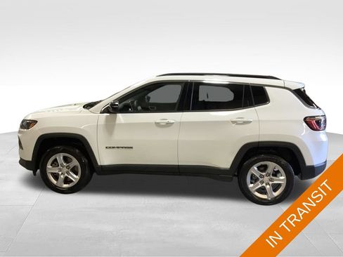 Used 2023 Jeep Compass Latitude w/ Convenience Group AWD/4WD image 2