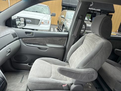 Used 2010 Toyota Sienna LE FWD image 15