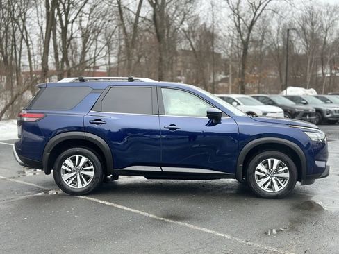 Used 2025 Nissan Pathfinder SL w/ Cargo Package image 6