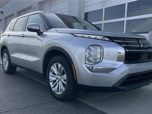Used 2025 Mitsubishi Outlander ES image 10