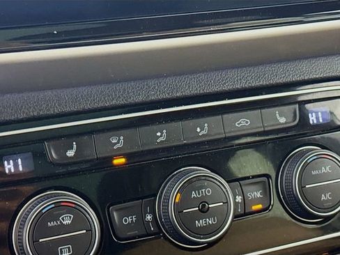 Used 2021 Volkswagen Atlas Cross Sport SEL R-Line image 20