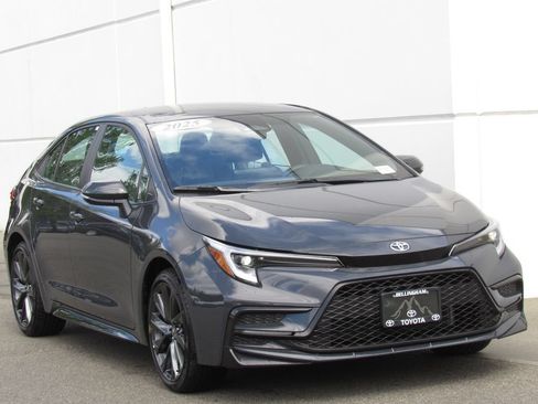 Certified 2025 Toyota Corolla SE FWD image 2