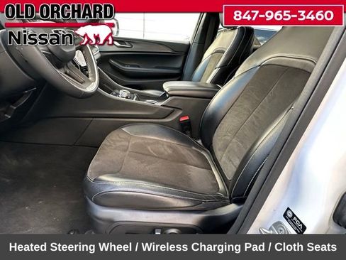 Used 2023 Jeep Grand Cherokee Altitude image 11