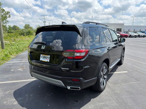 Used 2024 Honda Pilot Touring image 6
