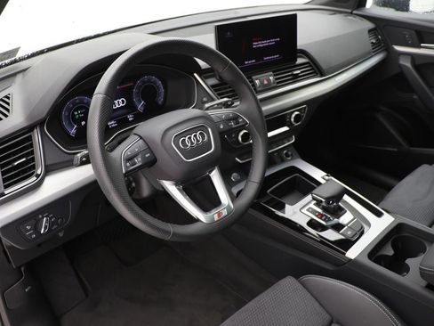 Used 2024 Audi Q5 e Premium Plus w/ Premium Plus Package image 12