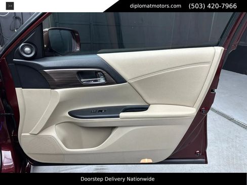 Used 2017 Honda Accord Touring image 25
