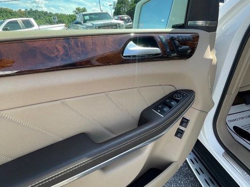 Used 2016 Mercedes-Benz GL 550 4MATIC image 13