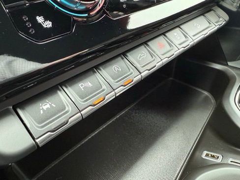 Used 2024 GMC Sierra 1500 AT4 w/ Technology Package image 37