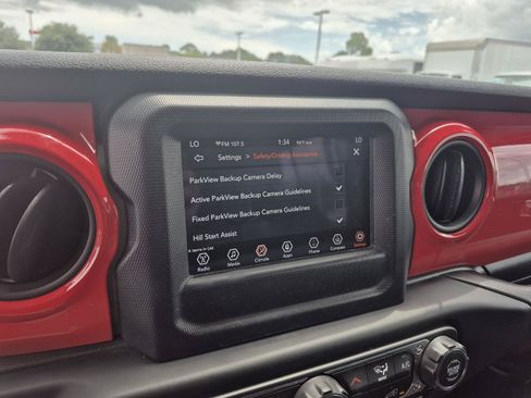 Used 2018 Jeep Wrangler Unlimited Sport S AWD/4WD image 3