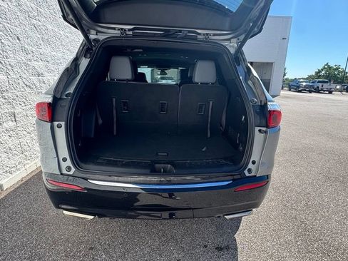 Used 2024 Buick Enclave Essence AWD/4WD image 5