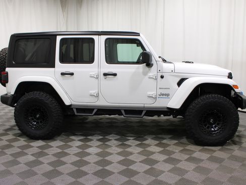 Used 2023 Jeep Wrangler Unlimited Sahara AWD/4WD image 28
