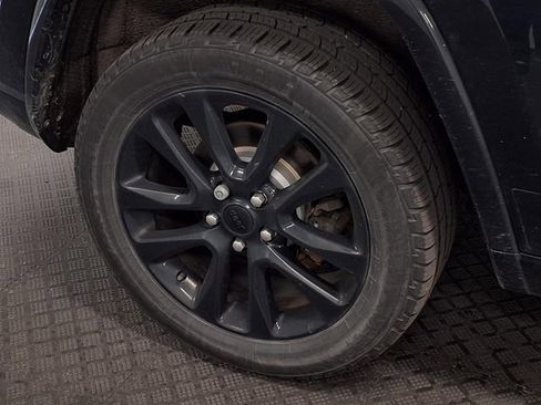 Used 2018 Jeep Grand Cherokee Altitude AWD/4WD image 11
