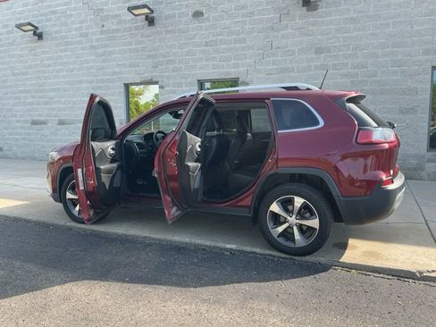 Used 2019 Jeep Cherokee Limited FWD image 22