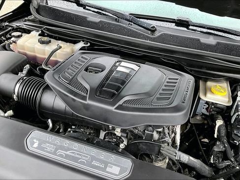 Used 2024 Jeep Wagoneer L Series II w/ Flexible Seating Group AWD/4WD image 32