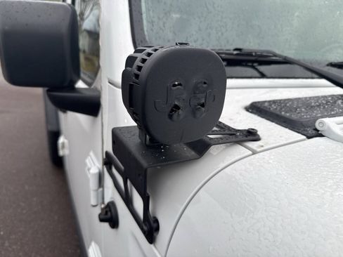 Used 2023 Jeep Gladiator Rubicon w/ Cold Weather Group AWD/4WD image 12