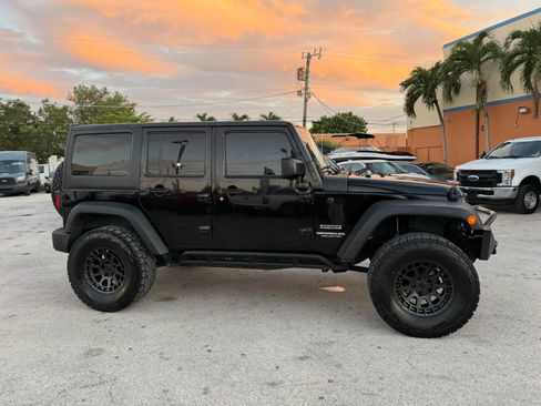 Used 2015 Jeep Wrangler Unlimited Sport w/ Quick Order Package 24S AWD/4WD image 4