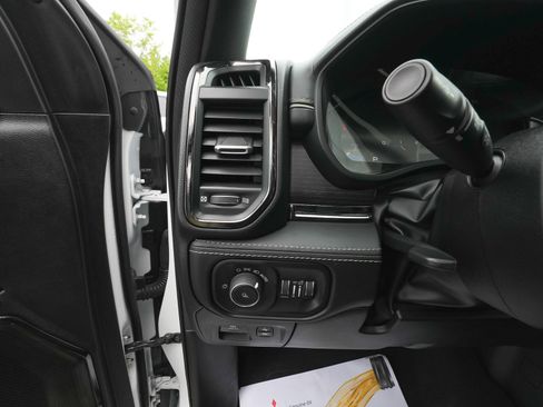 Used 2024 RAM 1500 Limited AWD/4WD image 18