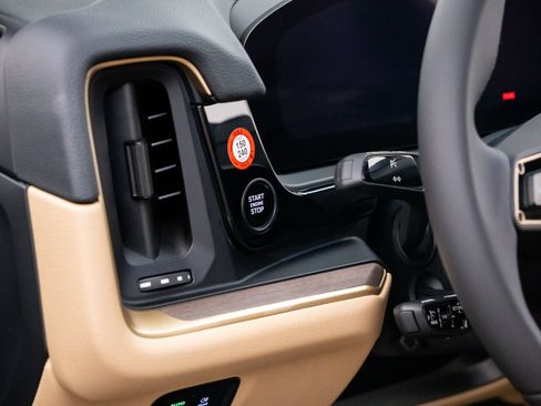 New 2026 Porsche Cayenne AWD/4WD image 19