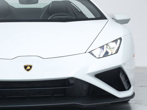 Used 2023 Lamborghini Huracan EVO image 12