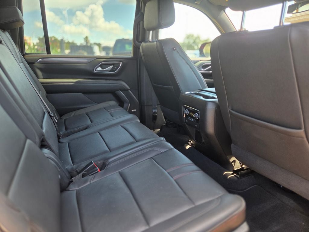 Used 2023 Chevrolet Suburban RST RWD image 11