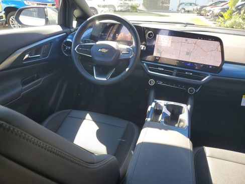 Used 2026 Chevrolet Equinox EV LT image 11