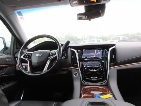 Used 2019 Cadillac Escalade Premium Luxury AWD/4WD image 32